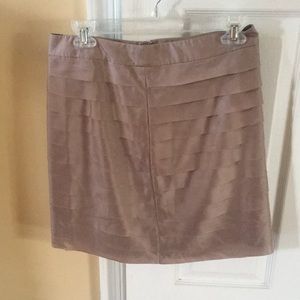 Slimming mauve Loft skirt